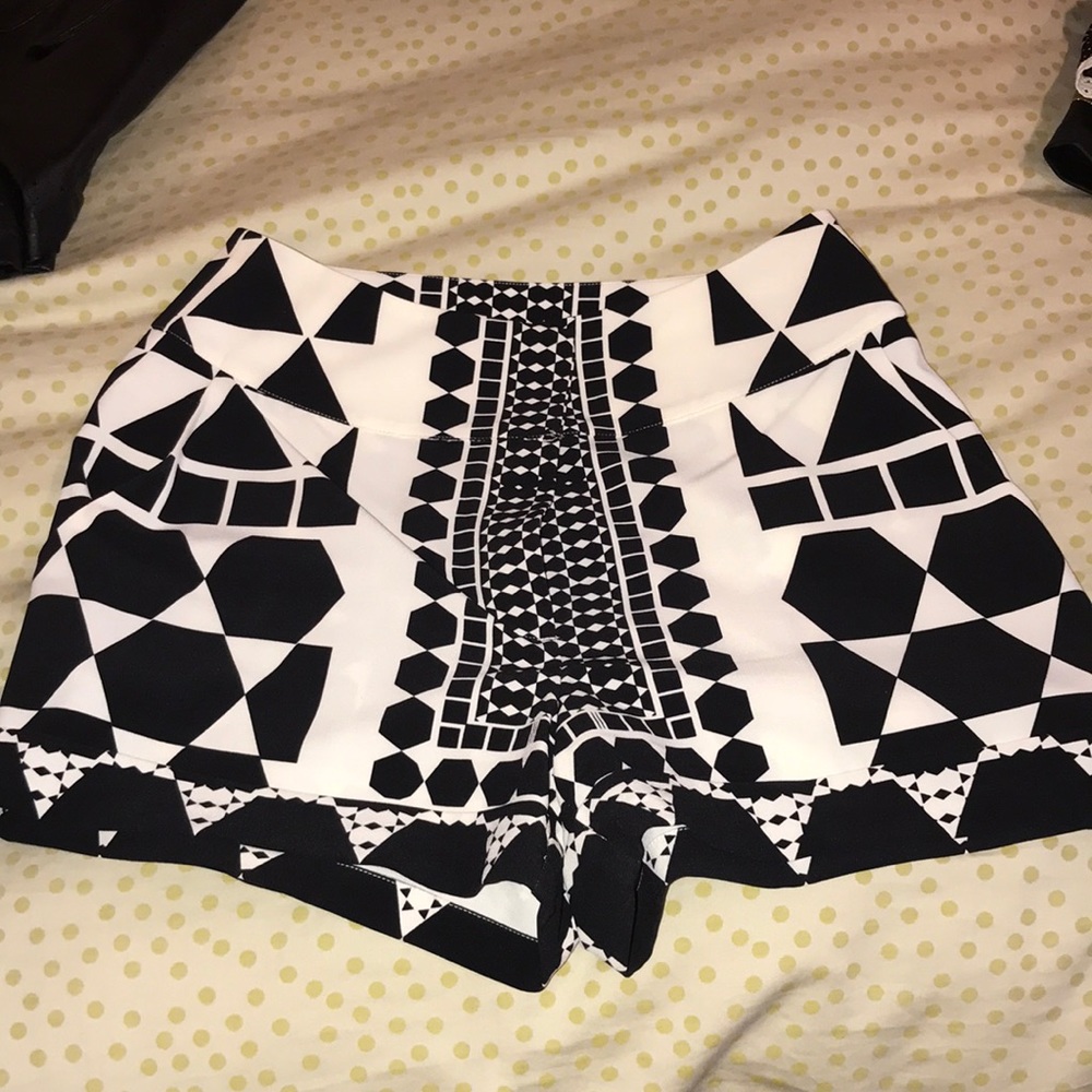 NEVER WORN SHORTS